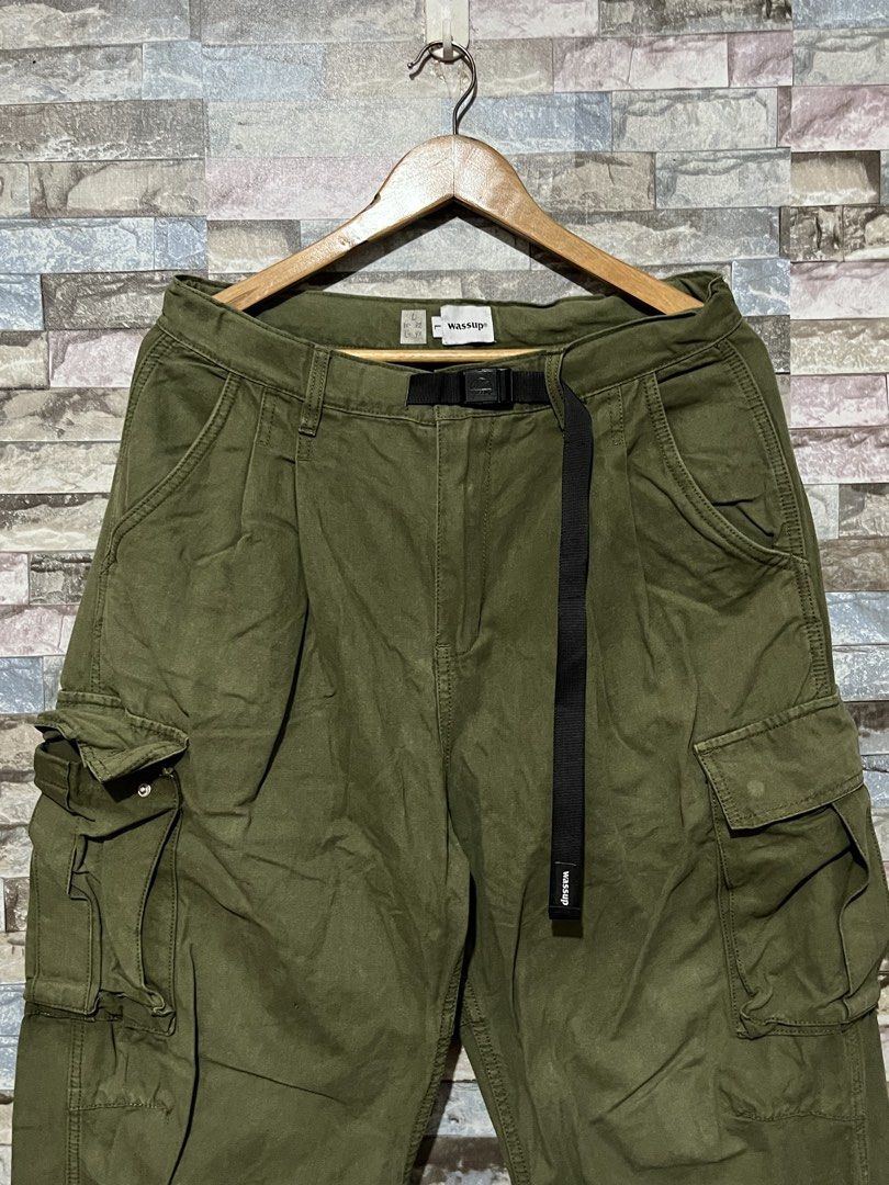 wassup army green baggy cargo pants (Category: Jeans) located in Manila. Submitted by lloydiemmfmannn (Listing ID 1447920149, Image 2). Description: wassup cargo army green pants sz L on tag w32 l42 issue: missing button pasay city .