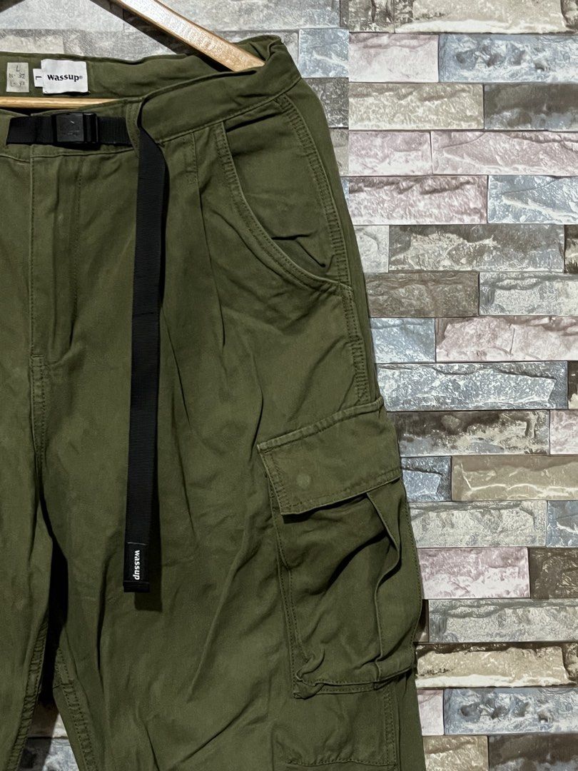 wassup army green baggy cargo pants (Category: Jeans) located in Manila. Submitted by lloydiemmfmannn (Listing ID 1447920149, Image 3). Description: wassup cargo army green pants sz L on tag w32 l42 issue: missing button pasay city .