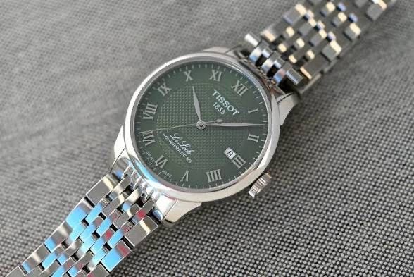 Watch (Category: Men's Watches) located in Singapore. Submitted by caroutest_russell1766132115 (Listing ID 1447969293, Image 3). Description: .