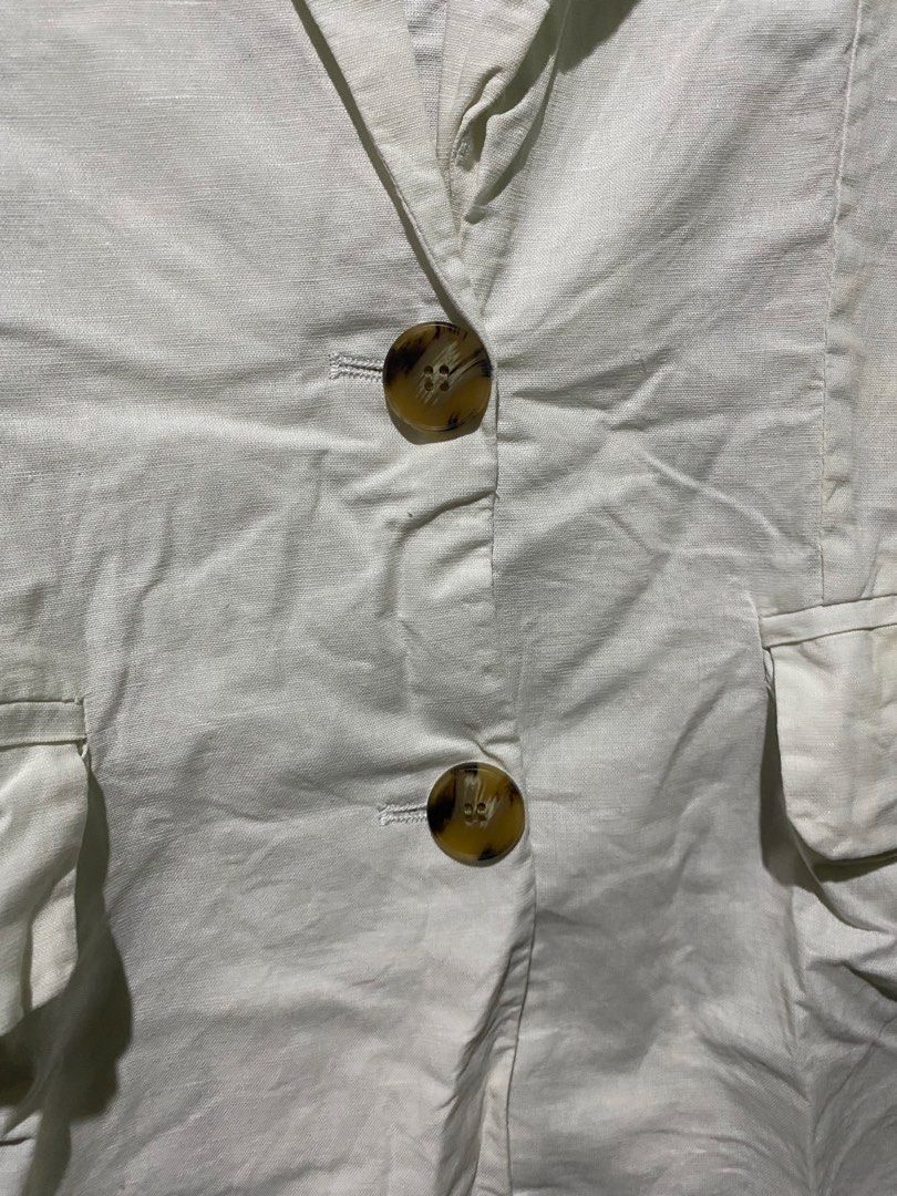 WETIDONE White Short Sleeve Blazer Size S (Category: Coats, Jackets and Outerwear) located in Manila. Submitted by hell_market (Listing ID 1448036555, Image 3). Description: - Brand: WETIDONE - Color: White - Sleeve Length: Short Sleeve - Closure: Two-button - Pockets: Two front pockets - Material: 100% Cotton - Origin: Made in Korea - Size: S - Style: Great for layering or wearing on its own.