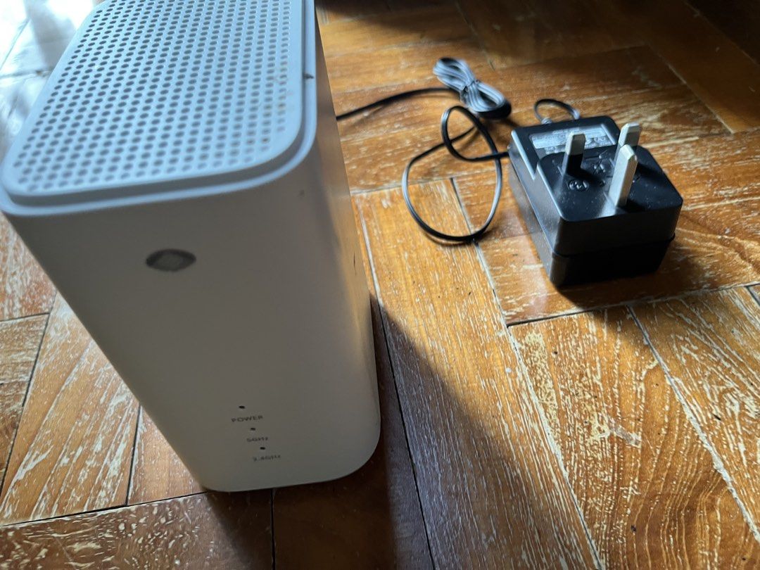 White askey Wireless Router with Power Adapter