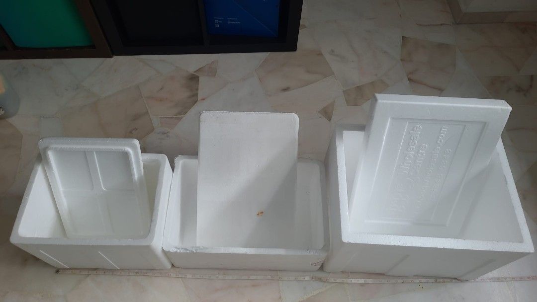 White Styrofoam Boxes with Lids