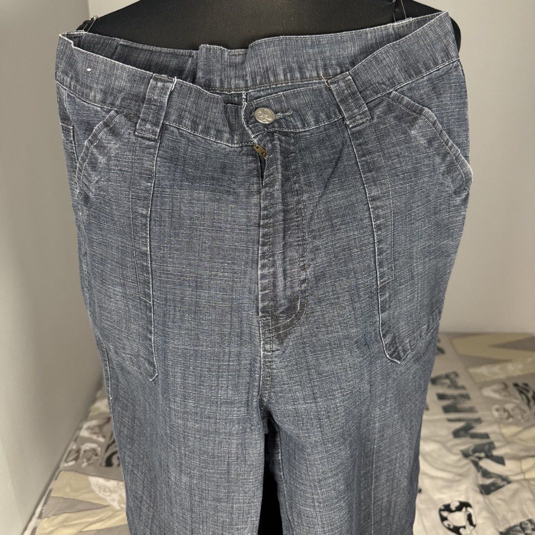 Women's Grey Denim Bootcut Jeans (Category: Jeans) located in Cavite. Submitted by gail_03 (Listing ID 1448016313, Image 3). Description: - Grey denim jeans - Bootcut style - Front pockets and belt loops - Button and zipper closure - Comfortable for everyday wear - A versatile addition to your wardrobe.