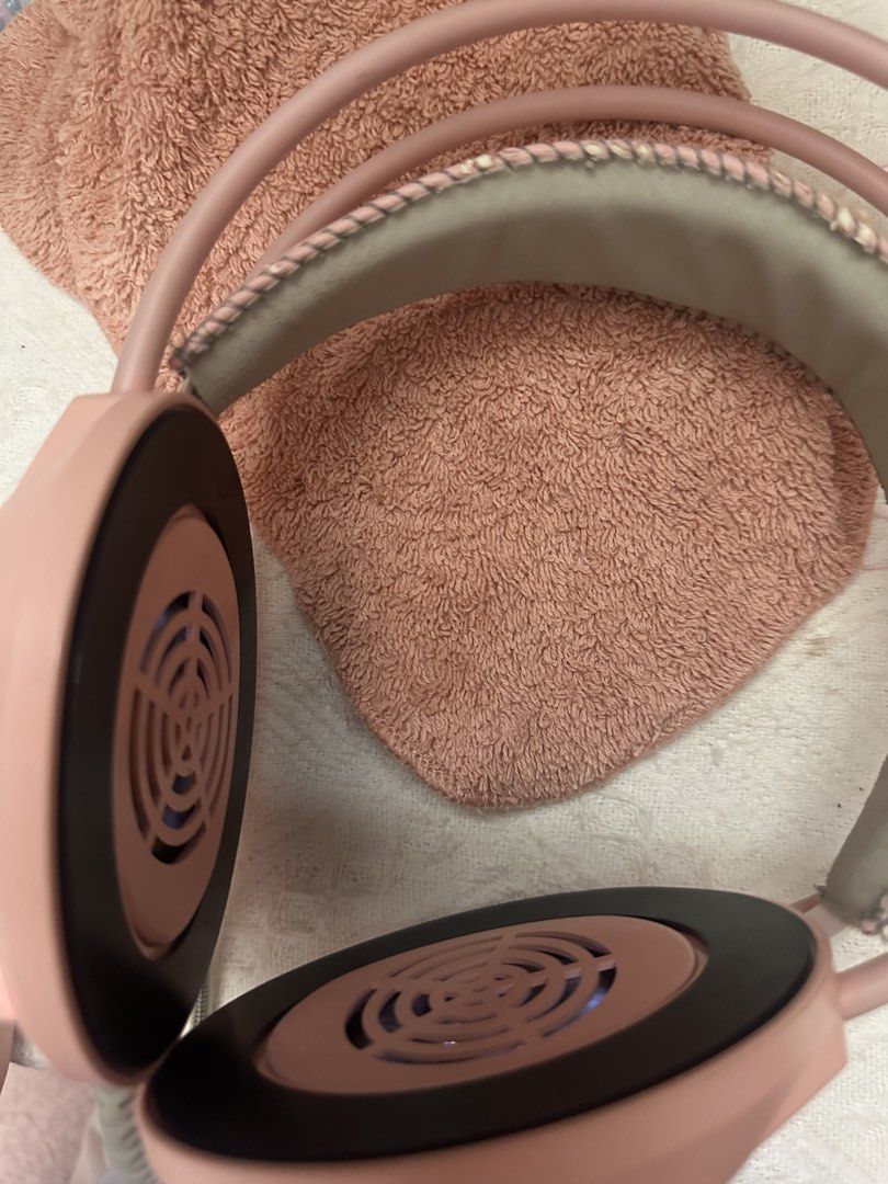 Working Pink Gaming Headphone (no ear foam) (Category: Headphones & Headsets) located in Manila. Submitted by itemsbykeiko (Listing ID 1448012374, Image 3). Description: .
