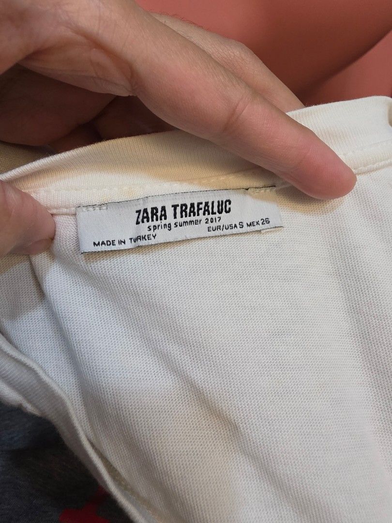Zara Bandana Crop Top (Category: Shirts) located in Taguig. Submitted by lpsc22 (Listing ID 1447990445, Image 3). Description: .