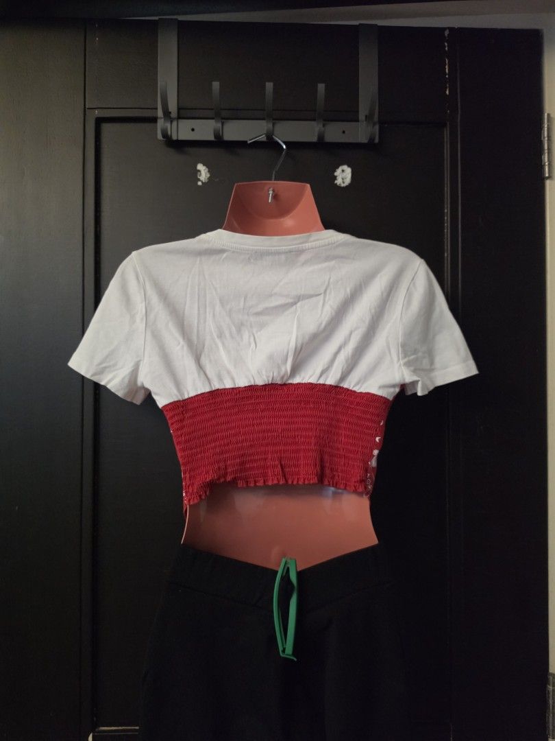 Zara Bandana Crop Top (Category: Shirts) located in Taguig. Submitted by lpsc22 (Listing ID 1447990445, Image 2). Description: .