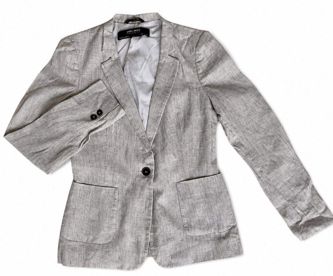 Zara Basic Collection Blazer (Category: Coats, Jackets and Outerwear) located in Shah Alam. Submitted by jom_thrift_with_me (Listing ID 1447719043, Image 3). Description: Negotiable. Refer pictures for descriptions. .