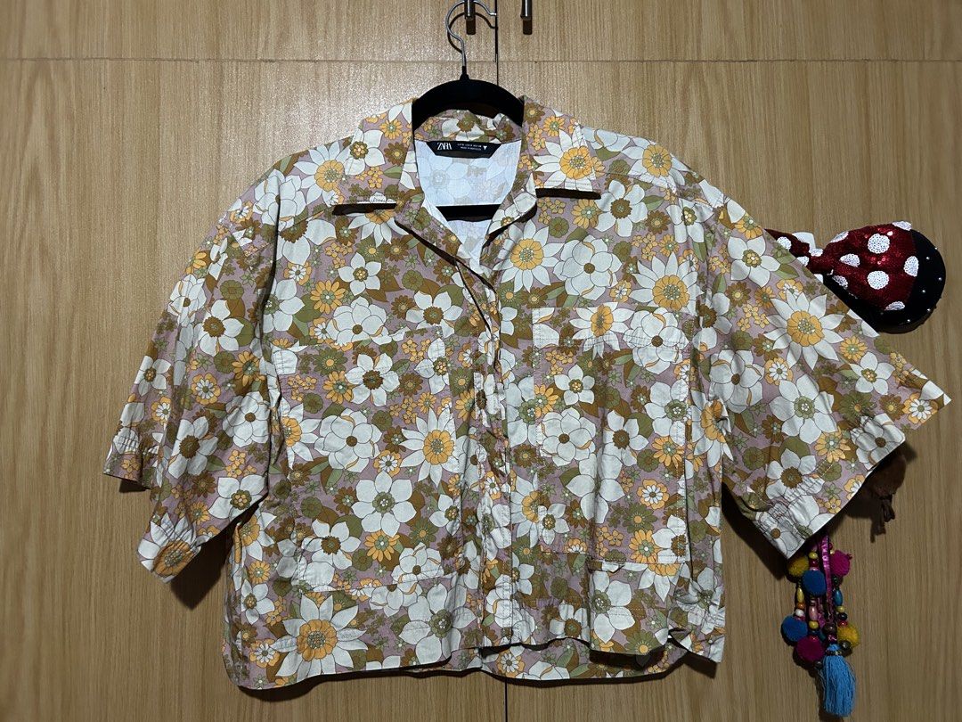ZARA Floral Print Cropped Polo (Category: Shirts) located in Mabalacat. Submitted by icedoatmatcha (Listing ID 1448008725, Image 1). Description: Zara Floral Print Cropped Polo - not available in store anymore - lightly used. bought in store a few years ago.