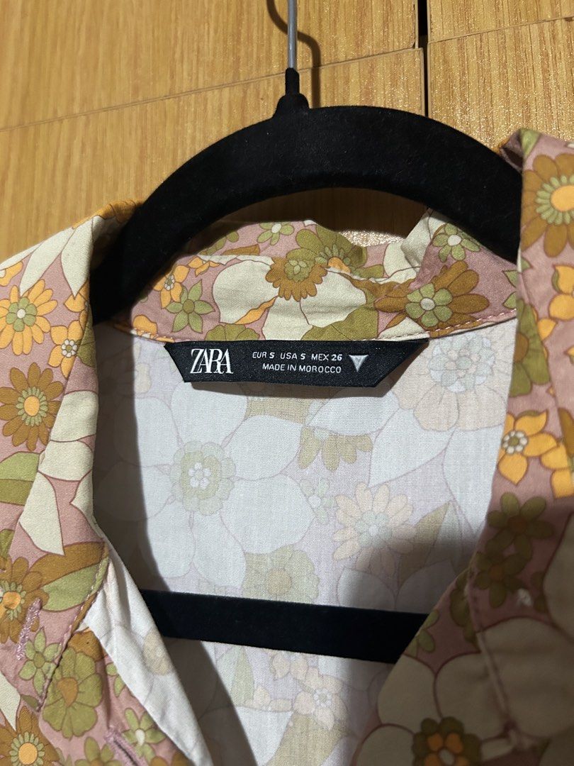 ZARA Floral Print Cropped Polo (Category: Shirts) located in Mabalacat. Submitted by icedoatmatcha (Listing ID 1448008725, Image 2). Description: Zara Floral Print Cropped Polo - not available in store anymore - lightly used. bought in store a few years ago.