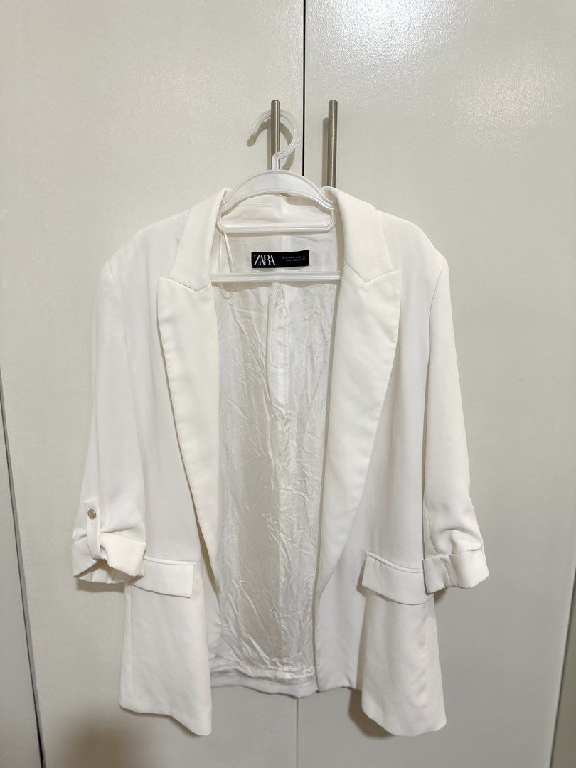 Zara White Blazer (bought in Spain) (Category: Coats, Jackets and Outerwear) located in Mandaluyong City. Submitted by msi17 (Listing ID 1447986386, Image 1). Description: Bought in Spain for 7k In very good condition. Used twice only. Selling for 4k..