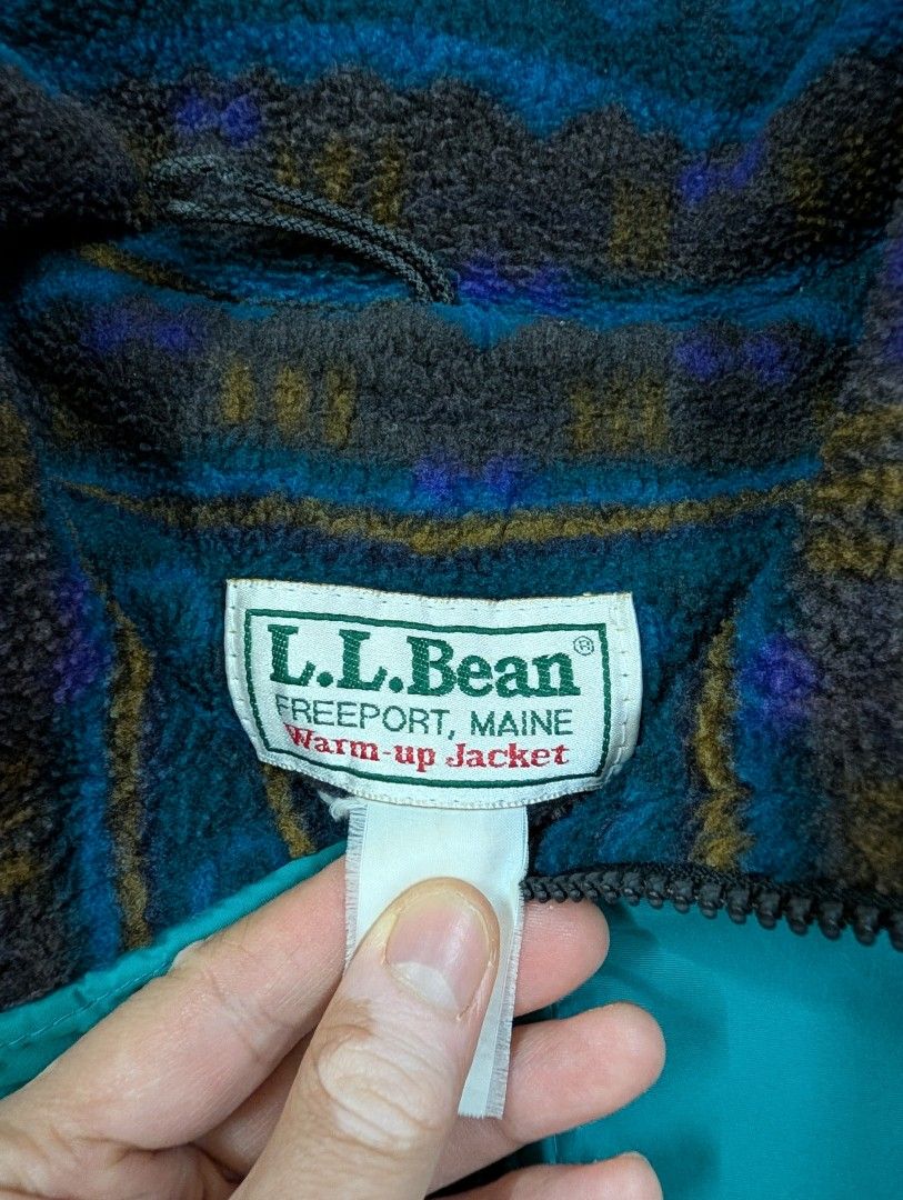 90s LL Bean Aztec Warm Up Jacket (Category: Coats, Jackets and Outerwear) located in Kuala Lumpur. Submitted by ivyboy (Listing ID 1448264012, Image 2). Description: made In UsA condition 8/10 2 Pin Hole RM50 Siap pos semenanjung bukan jualan untung beli Porsche.