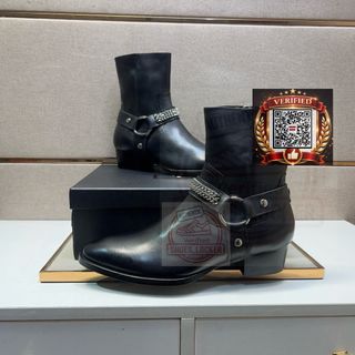 (Category: ) located in . Submitted by shoes.locker (Listing ID 1448211156, Image 1). Description: .