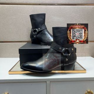(Category: ) located in . Submitted by shoes.locker (Listing ID 1448212086, Image 1). Description: .