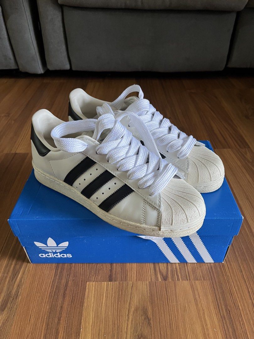 Adidas Superstar 82 (Category: Sneakers) located in Ampang. Submitted by safuanyussof (Listing ID 1448254011, Image 1). Description: Adidas superstar 82 Used Uk 8 Laces tukar thick laces (tali ori missing) Rm 180 No shipping❌ Only self collect/grab express Cod lrt cempaka.