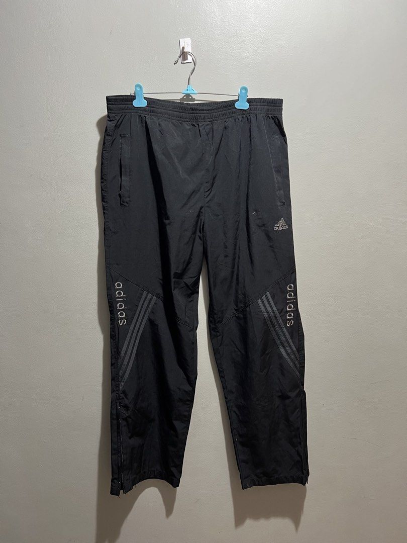 Adidas Vintage wind pants (Category: Joggers) located in Manila. Submitted by jdstrll (Listing ID 1448134121, Image 1). Description: Waist line : 36 inches stretchable Length: 40 inches 🚚Mode of Delivery: J&T/Lalamove/Meet up 🫴🏼 Just Made an offer 📦We ship nationwide: Luzon/Visayas/Mindanao 🧾Mode of Payment: Gcash/Landbank/BPI/Gotyme/RCBC ✅ Shipping fee should be shouldered by the buyer. ❌Note: STRICTLY NO PALAWAN REMITTANCE 👕 All items are