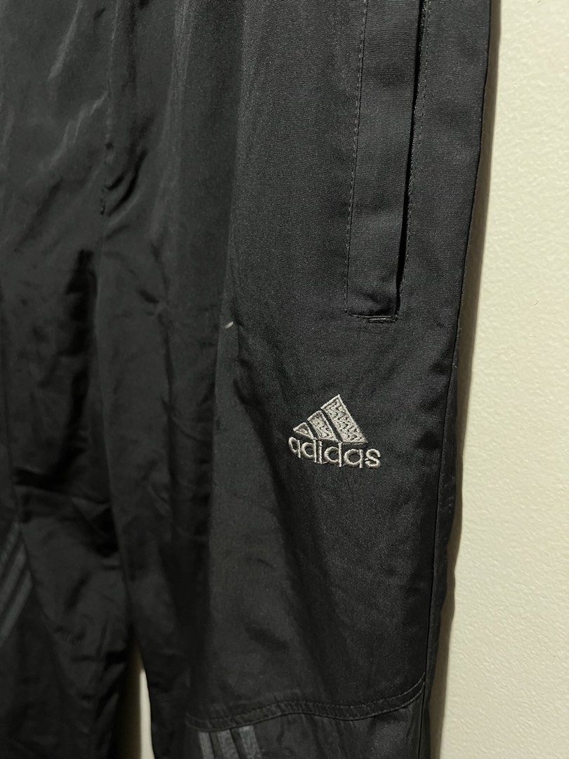 Adidas Vintage wind pants (Category: Joggers) located in Manila. Submitted by jdstrll (Listing ID 1448134121, Image 2). Description: Waist line : 36 inches stretchable Length: 40 inches 🚚Mode of Delivery: J&T/Lalamove/Meet up 🫴🏼 Just Made an offer 📦We ship nationwide: Luzon/Visayas/Mindanao 🧾Mode of Payment: Gcash/Landbank/BPI/Gotyme/RCBC ✅ Shipping fee should be shouldered by the buyer. ❌Note: STRICTLY NO PALAWAN REMITTANCE 👕 All items are