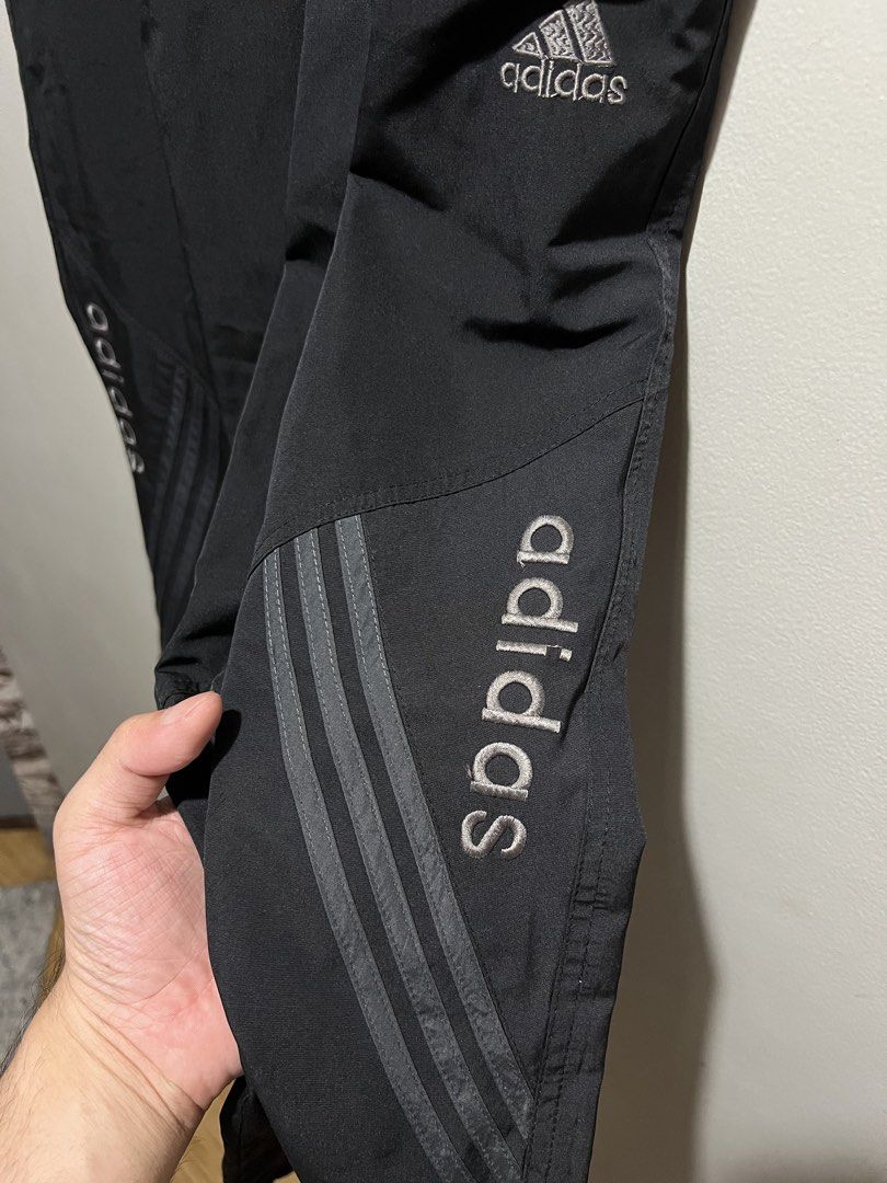 Adidas Vintage wind pants (Category: Joggers) located in Manila. Submitted by jdstrll (Listing ID 1448134121, Image 3). Description: Waist line : 36 inches stretchable Length: 40 inches 🚚Mode of Delivery: J&T/Lalamove/Meet up 🫴🏼 Just Made an offer 📦We ship nationwide: Luzon/Visayas/Mindanao 🧾Mode of Payment: Gcash/Landbank/BPI/Gotyme/RCBC ✅ Shipping fee should be shouldered by the buyer. ❌Note: STRICTLY NO PALAWAN REMITTANCE 👕 All items are