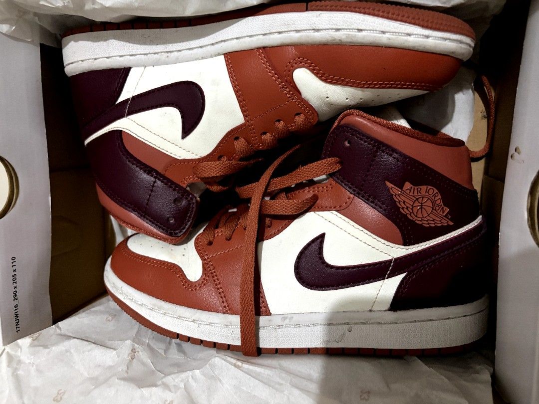 Air Jordan 1 Mid (Category: Sneakers) located in Manila. Submitted by bubbles_0503 (Listing ID 1448193941, Image 2). Description: Bought from Nike app last year rfs: need funds .