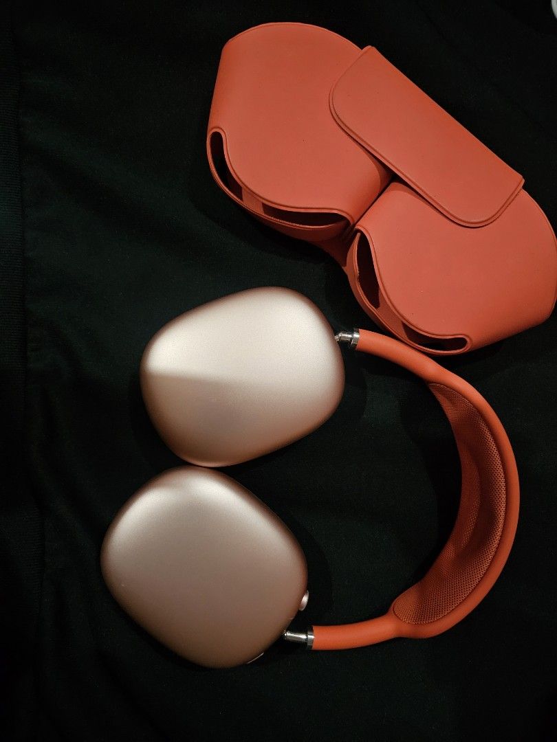 Airpods Max (Category: Headphones & Headsets) located in Muntinlupa City. Submitted by nicethingz1 (Listing ID 1448104510, Image 1). Description: decluttering! unit only, no box, no apple wire you can message me fo more detailed photos.