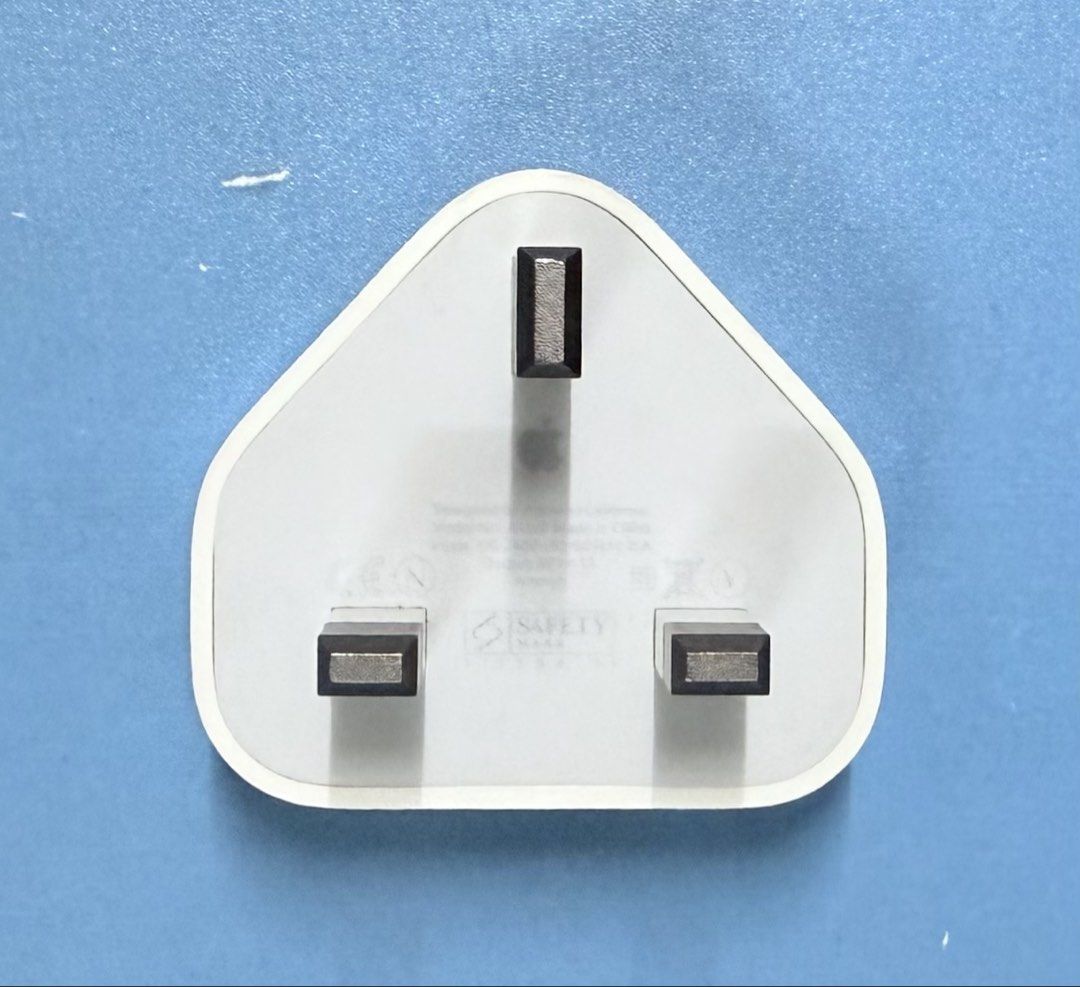 Apple charger original原廠叉電頭5V （分類：充電器及電線）位於 Hong Kong。 由 .O_O. 提交（商品編號 1448182963，圖片 1）。簡介： 原廠，如圖實物拍攝！不議價！可面交，No bargain！南昌站交收。 型號：A1399 。