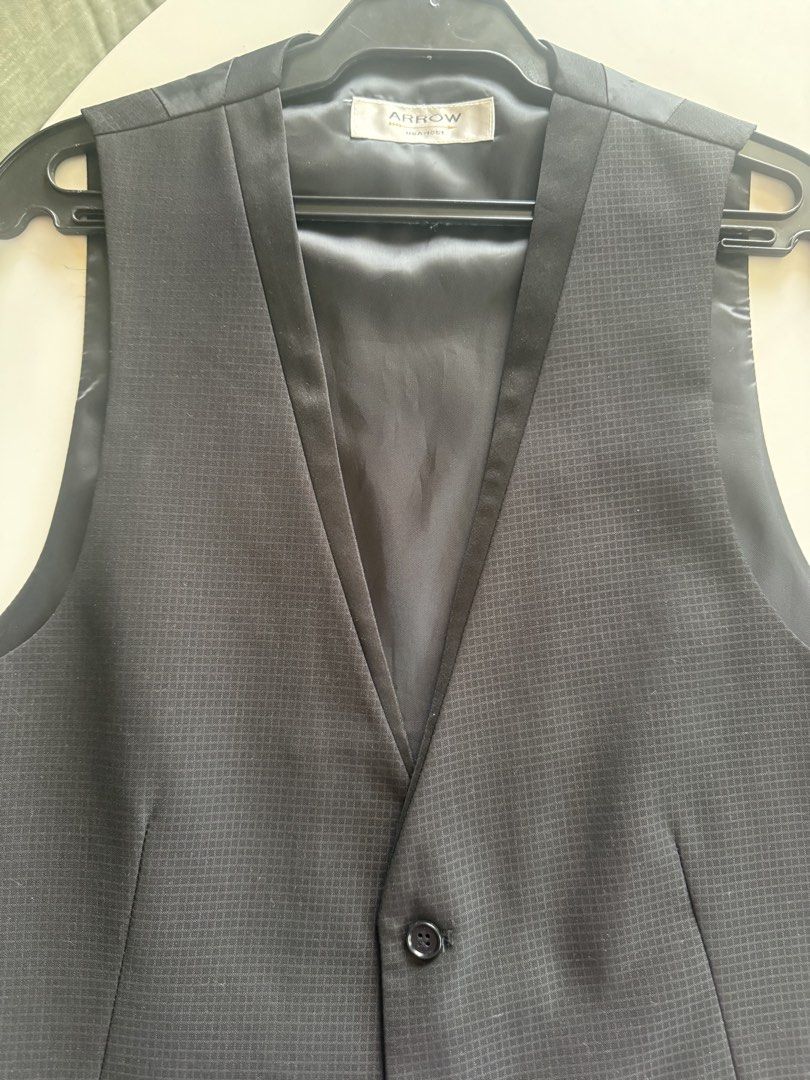 ARROW Men's Formal Vest Black (Category: Vests) located in Antipolo. Submitted by ibyangs_closet (Listing ID 1448112429, Image 2). Description: - Brand: ARROW - Color: Classic Black - Design: Subtle textured pattern - Features: Fully lined interior, adjustable back strap for custom fit, two front pockets - Style: Ideal for layering over dress shirts for a formal look.