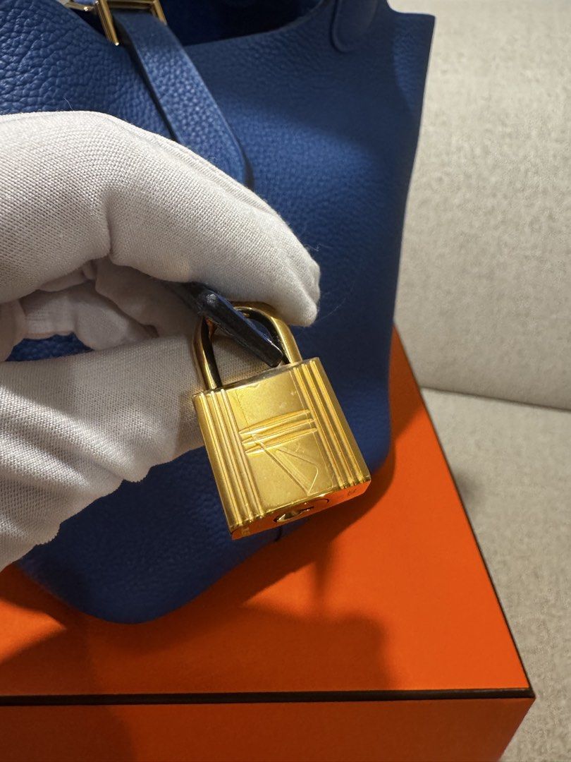 Authentic Hermes Picotin 18 (Category: Luxury Bags & Wallets) located in Makati City. Submitted by orangeboxaddict (Listing ID 1448081782, Image 3). Description: Authentic Hermes Picotin 18 Blue France U stamp Comes Complete with copy of receipt COA upon request.