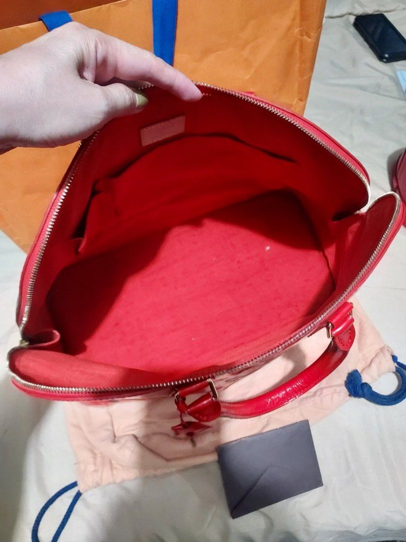 Authentic LV Stephen Sprouce Vernis Alma MM (Category: Luxury Bags & Wallets) located in Del Monte. Submitted by ckcf_boutique2012 (Listing ID 1448180999, Image 3). Description: Authentic LV Stephen Sprouce Sunset Mono in Vernis Size MM With Dustbag Good condition.