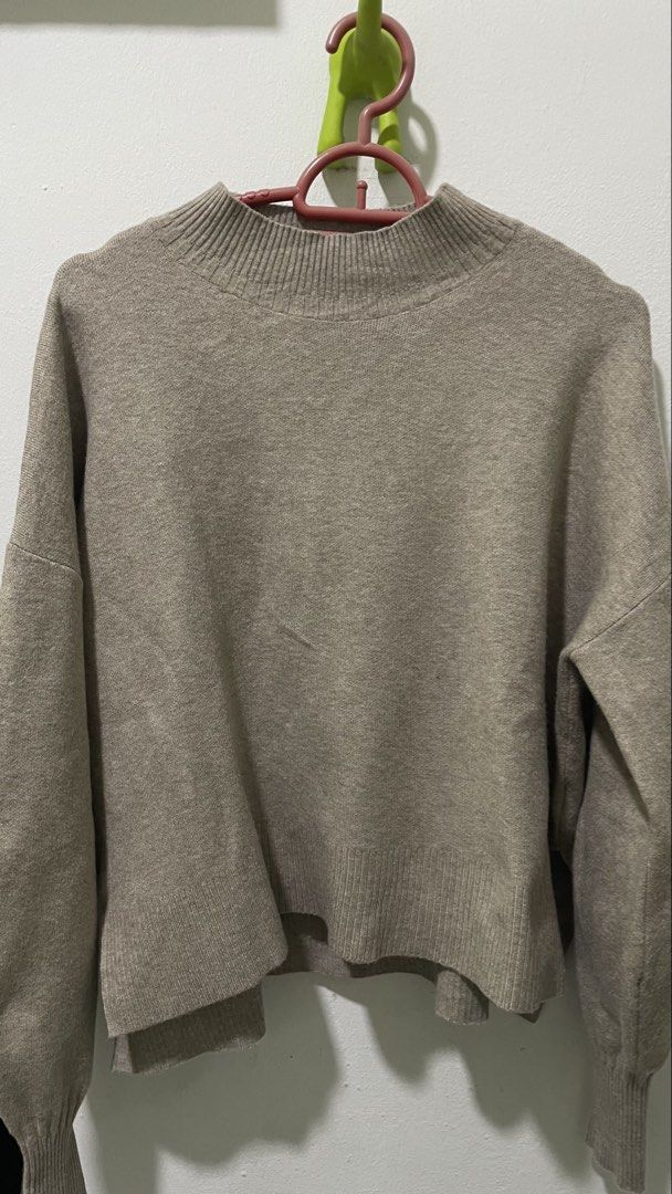 Beige Mock Neck Cropped Sweater (Category: Longsleeves) located in Kuala Lumpur. Submitted by 88ae4 (Listing ID 1448181568, Image 2). Description: pit 21 labuh 19,21 postage rm8 never worn.