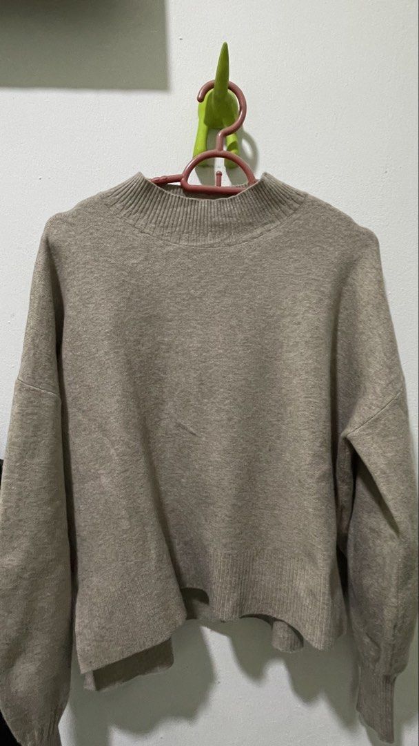 Beige Mock Neck Cropped Sweater (Category: Longsleeves) located in Kuala Lumpur. Submitted by 88ae4 (Listing ID 1448181568, Image 1). Description: pit 21 labuh 19,21 postage rm8 never worn.