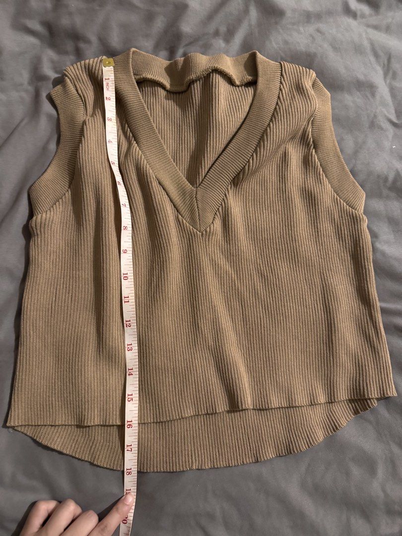 Beige V-neck Sleeveless Knit Top (Category: Sleeveless) located in Quezon City. Submitted by ianne.declutter (Listing ID 1447065556, Image 1). Description: RFS: impulse buy of other colors color beige doesnt suit me CONDITION: once used only - Casual beige knit top - V-neckline with ribbed texture - Sleeveless design - Versatile for layering or wearing alone - Comfortable for everyday wear - Pairs well with trousers or skirts.