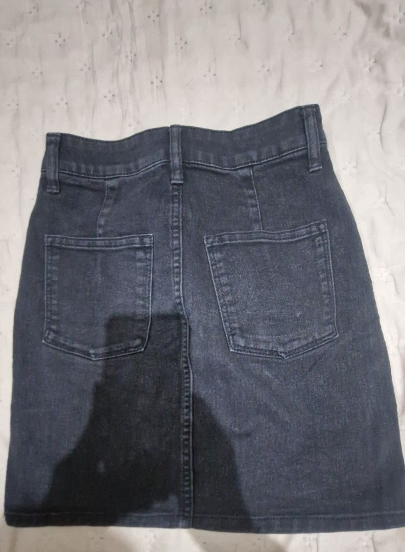 black mini jeans (Kategori: Gaun & Rok) berada di Jakarta Selatan. Dikirim oleh indraswari43 (ID iklan 1448202037, Gambar 2). Deskripsi: rok jeans hitam size s.