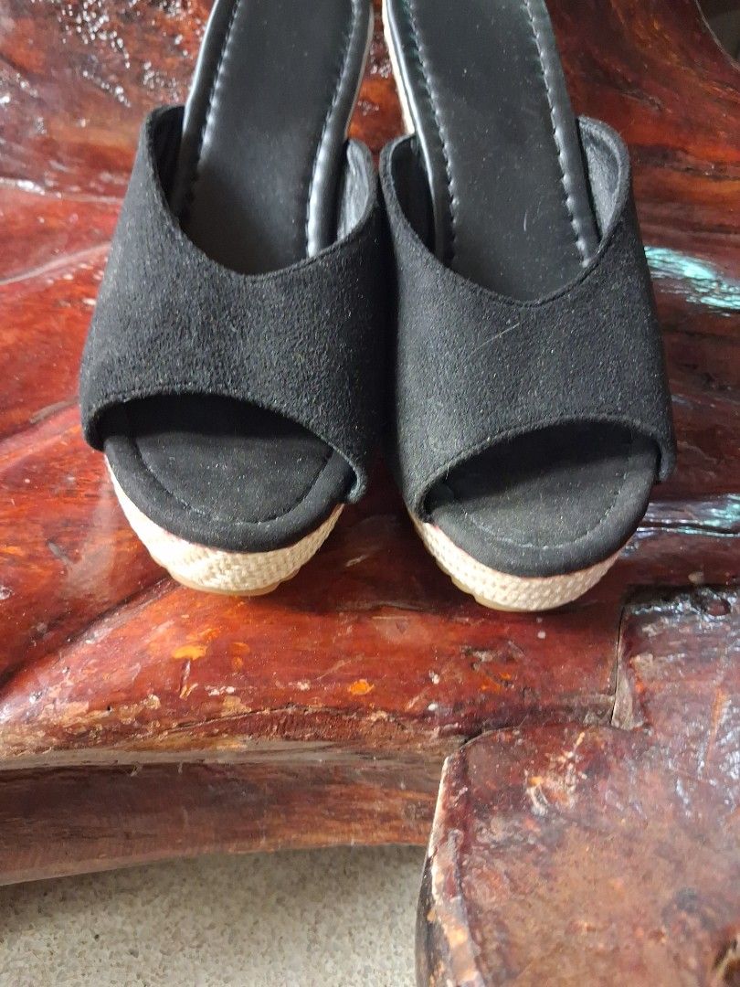 Black Wedge Sandals with Espadrille Sole (Category: Wedges) located in Manila. Submitted by beardedbot (Listing ID 1448108342, Image 1). Description: - Stylish black wedge sandals - Open toe design for breathability - Chic woven espadrille sole detail - Comfortable wedge heel for all-day wear - Durable rubber sole for excellent grip - Easy slip-on style for convenience - Ideal for casual outings and everyday fashion.