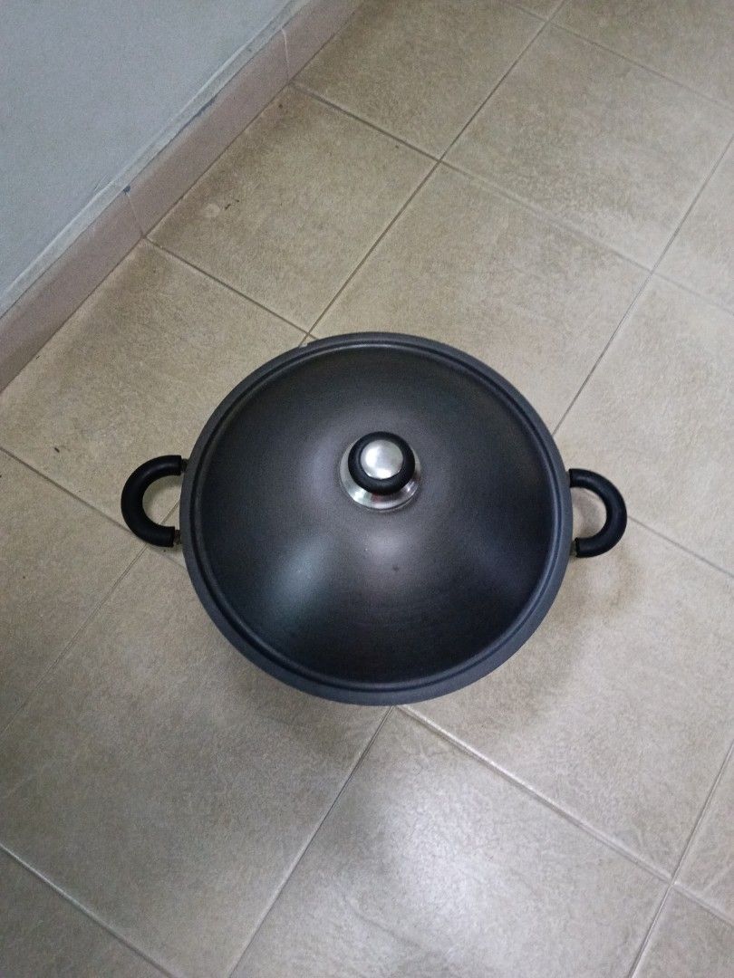 Black Wok with Lid
