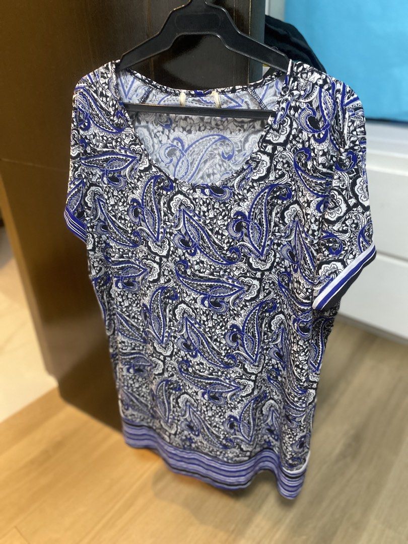 Blouse blue and white abstract design (Category: Blouses) located in Quezon City. Submitted by bebothann (Listing ID 1448144959, Image 1). Description: Blouse Xl Polyester/spandex Made in china SF c/o buyer.