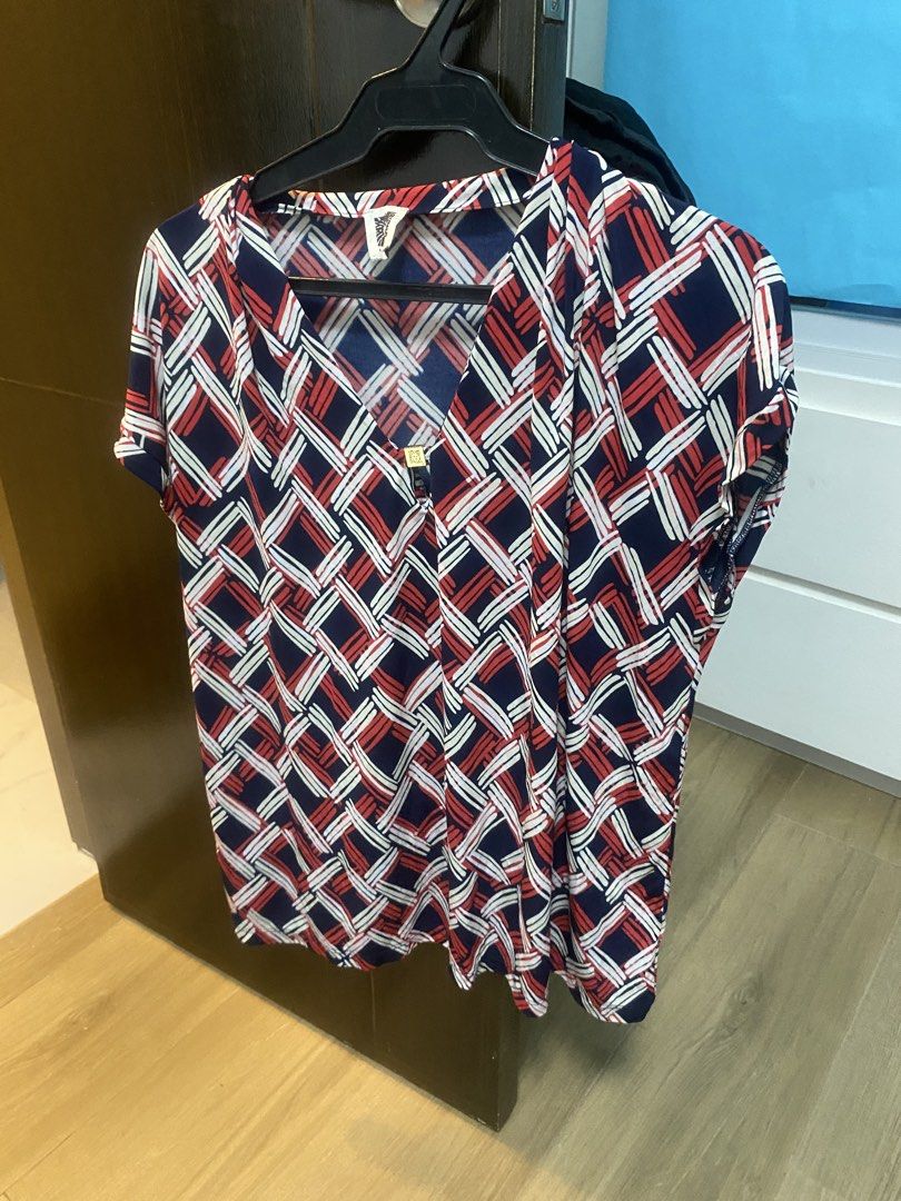 Blouse diamond design black/red/white (Category: Blouses) located in Quezon City. Submitted by bebothann (Listing ID 1448198318, Image 1). Description: Black/red//white diamond design Anne Klein 2XL SF C/o buyer Polyester/spandex.