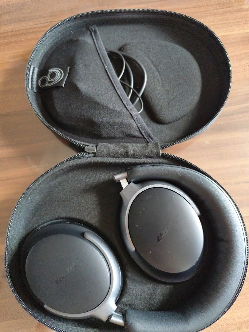 Bose quitecomfort ultra (Category: Headphones & Headsets) located in Kuala Lumpur. Submitted by nomnompickle.ball (Listing ID 1448160393, Image 1). Description: .