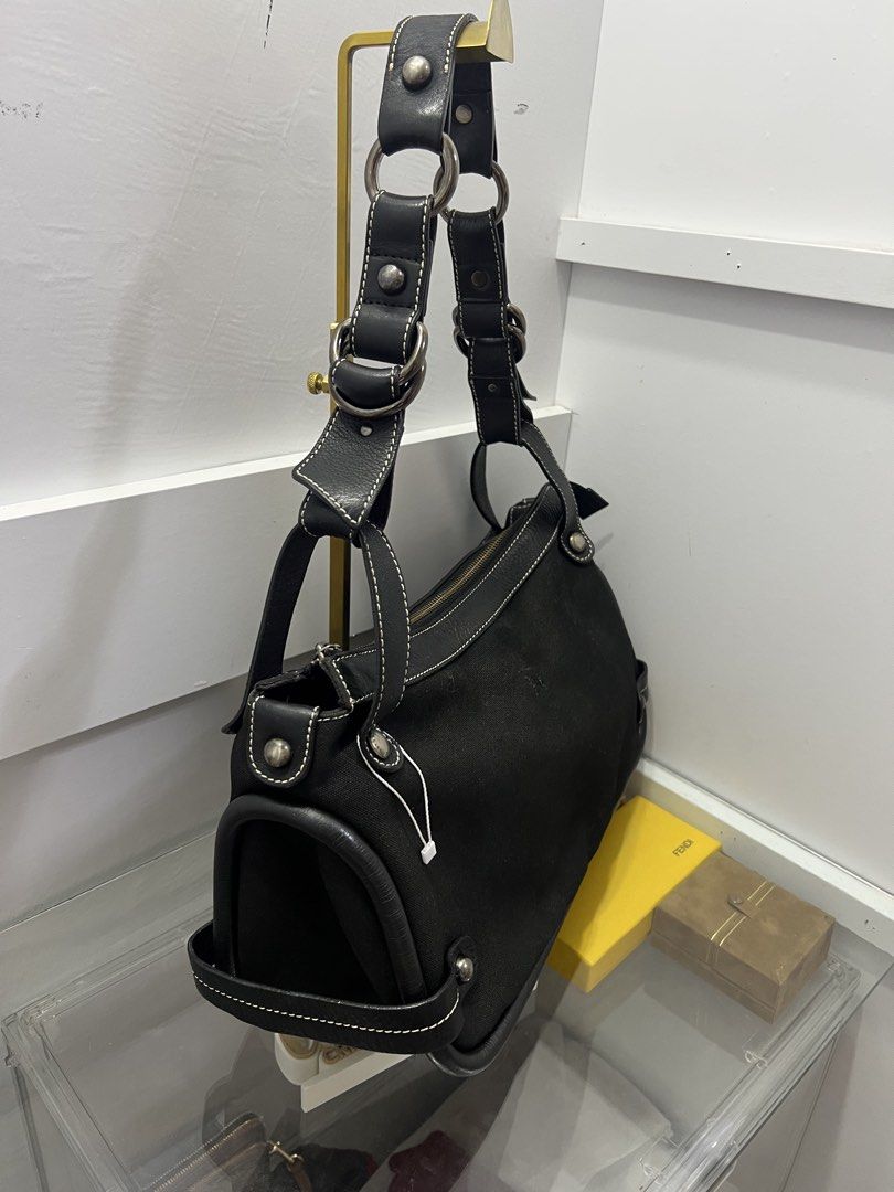 Burberry Canvas Hobo bag (Category: Luxury Bags & Wallets) located in Cabanatuan. Submitted by cristalcollection (Listing ID 1448197719, Image 2). Description: Burberry 💯 canvas / leather hobo bag 5,800 Php Very good cond. minimal usage only (canvas not faded) 🖤.