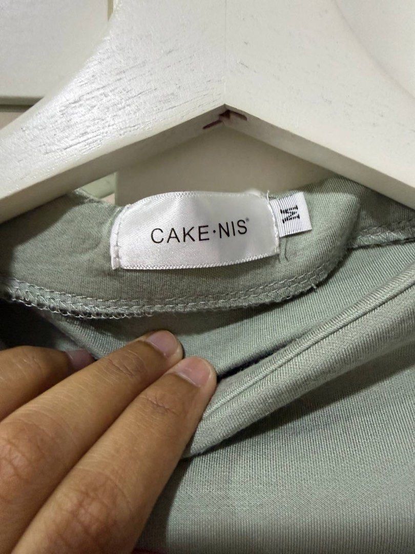Cakenis mint jumper (Category: Longsleeves) located in Sungai Buloh. Submitted by szsiblings (Listing ID 1448144464, Image 2). Description: Cakenis mint jumper Size M RM79.