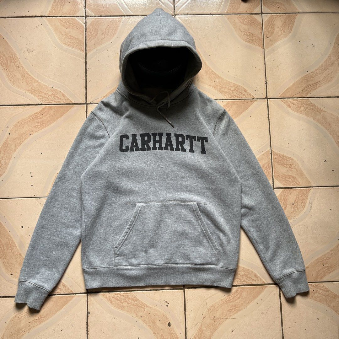 Carhartt Hoodie (Category: Coats, Jackets and Outerwear) located in Tuba. Submitted by gianfdc (Listing ID 1448136869, Image 1). Description: Size Medium 20 x 26.