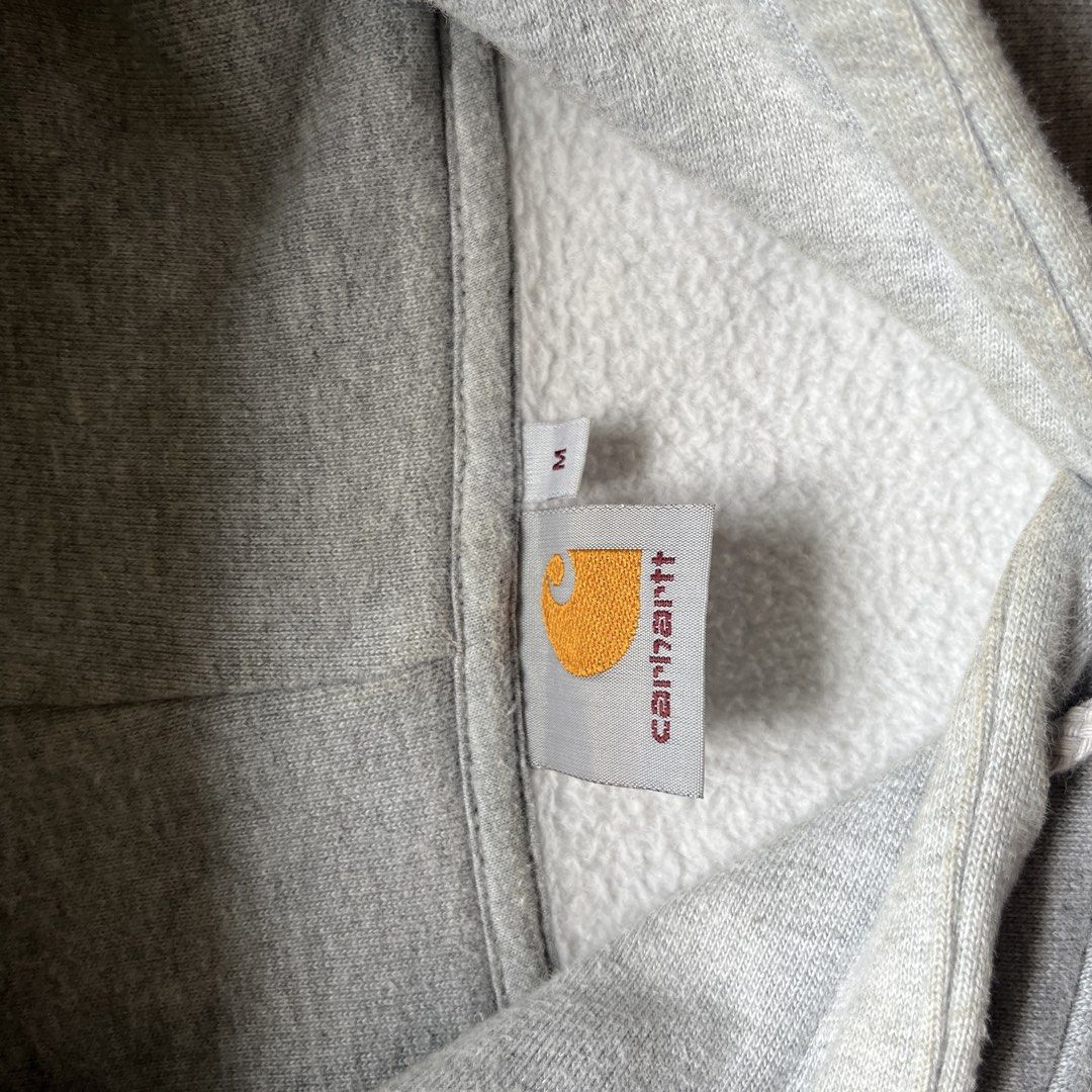 Carhartt Hoodie (Category: Coats, Jackets and Outerwear) located in Tuba. Submitted by gianfdc (Listing ID 1448136869, Image 3). Description: Size Medium 20 x 26.