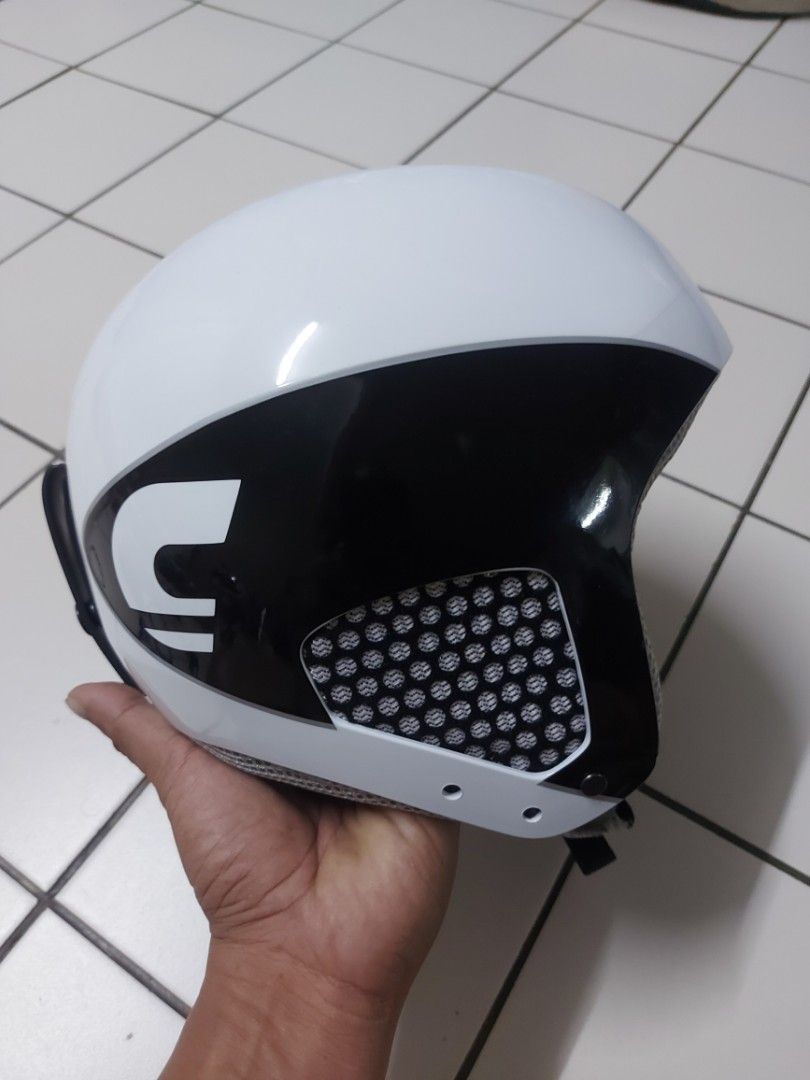 Carrera White Ski Helmet (Category: Other Sports Equipment and Supplies) located in Kuala Lumpur. Submitted by wise.kayyulzz (Listing ID 1448216010, Image 2). Description: White Carrera ski helmet. Has a black and white design on the sides. Adjustable strap with buckle closure. Vents on top and sides for airflow. Good for skiing or snowboarding. - kondisi 8/10 ( ada kesan2 pemakaian. calar manja ) - saiz 55 - 56 cm - postage JNT .