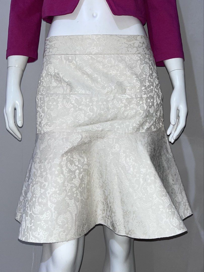 CELINE Ivory Floral Skirt (Category: Luxury Apparel) located in Manila. Submitted by blunabi (Listing ID 1448082201, Image 2). Description: .