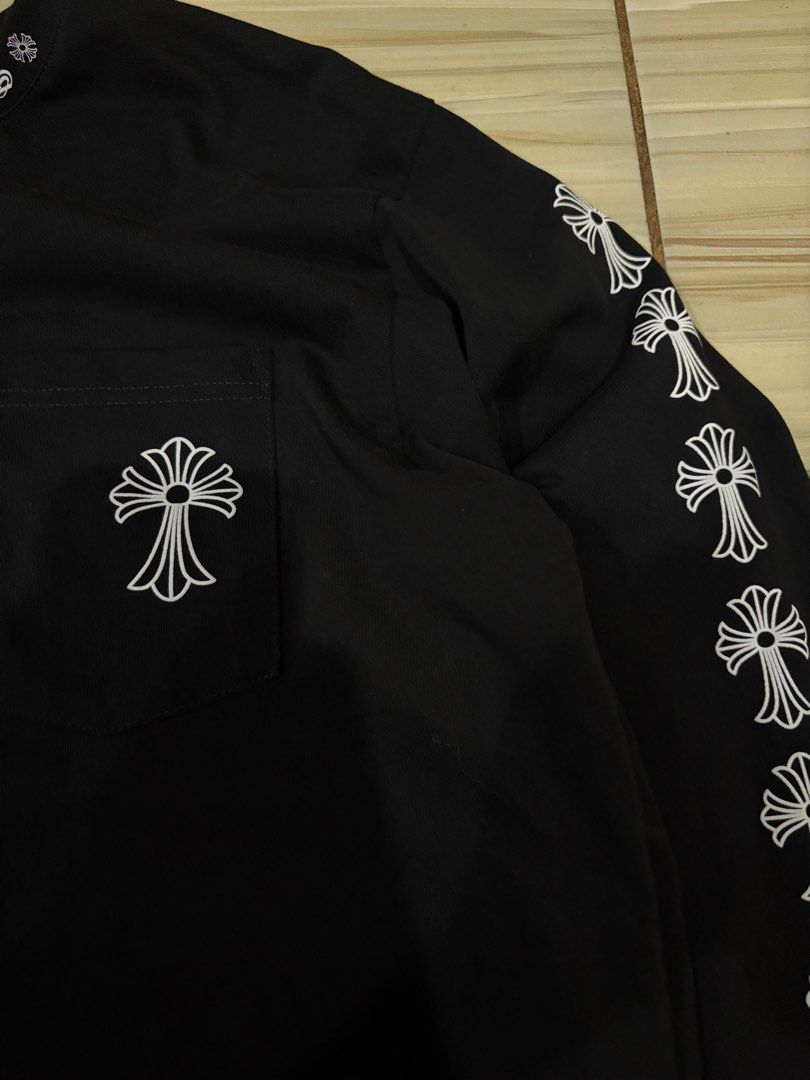 Ch longsleeve cross (Category: Activewear) located in Batangas. Submitted by robertlopezigaya (Listing ID 1448136424, Image 3). Description: Ch longsleeve cross Size S on tag Dimes 22x28 No issue Like new.