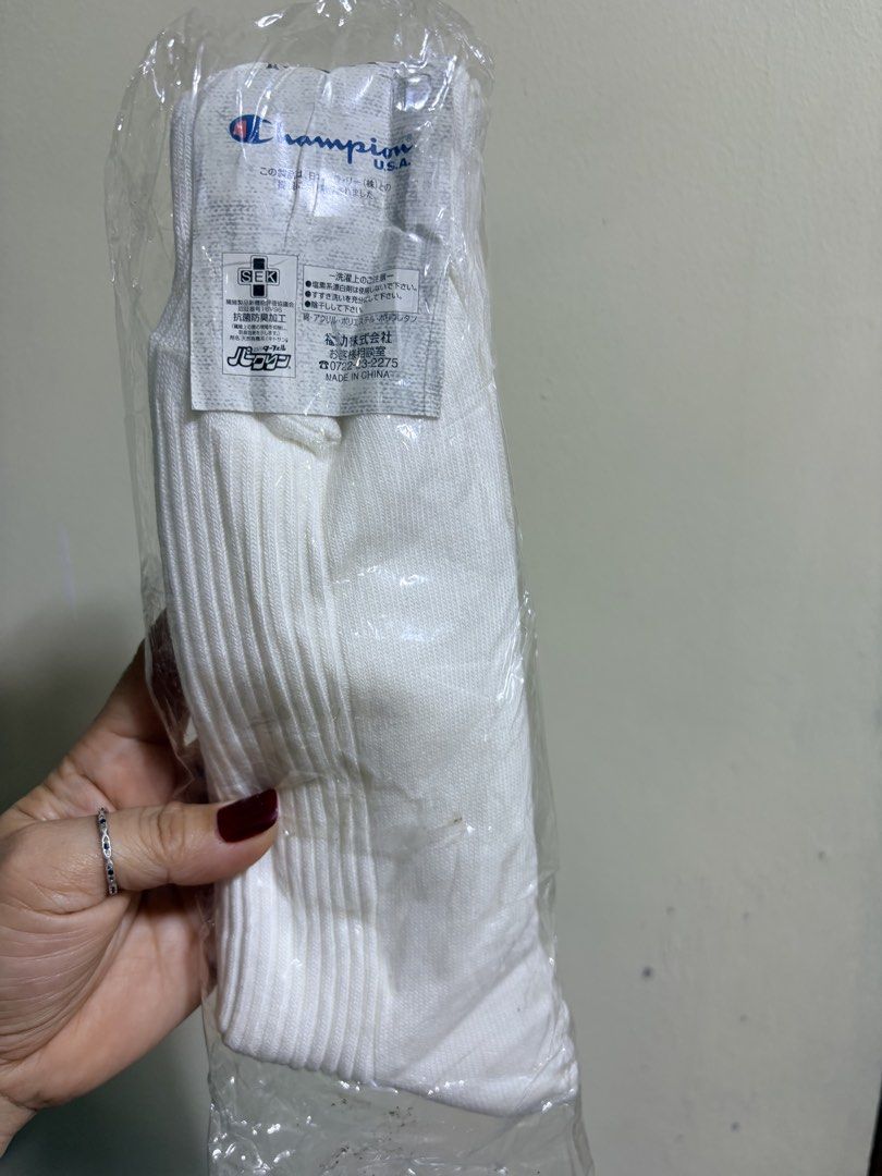 Champion USA White Ribbed Socks Size 26-28cm (Category: Socks) located in Paete. Submitted by skydruemadison (Listing ID 1448192514, Image 2). Description: - Brand: Champion - Color: White - Size: 26-28cm - Features: Ribbed texture all over - Condition: Brand new in original packaging - Ideal for: Everyday wear.