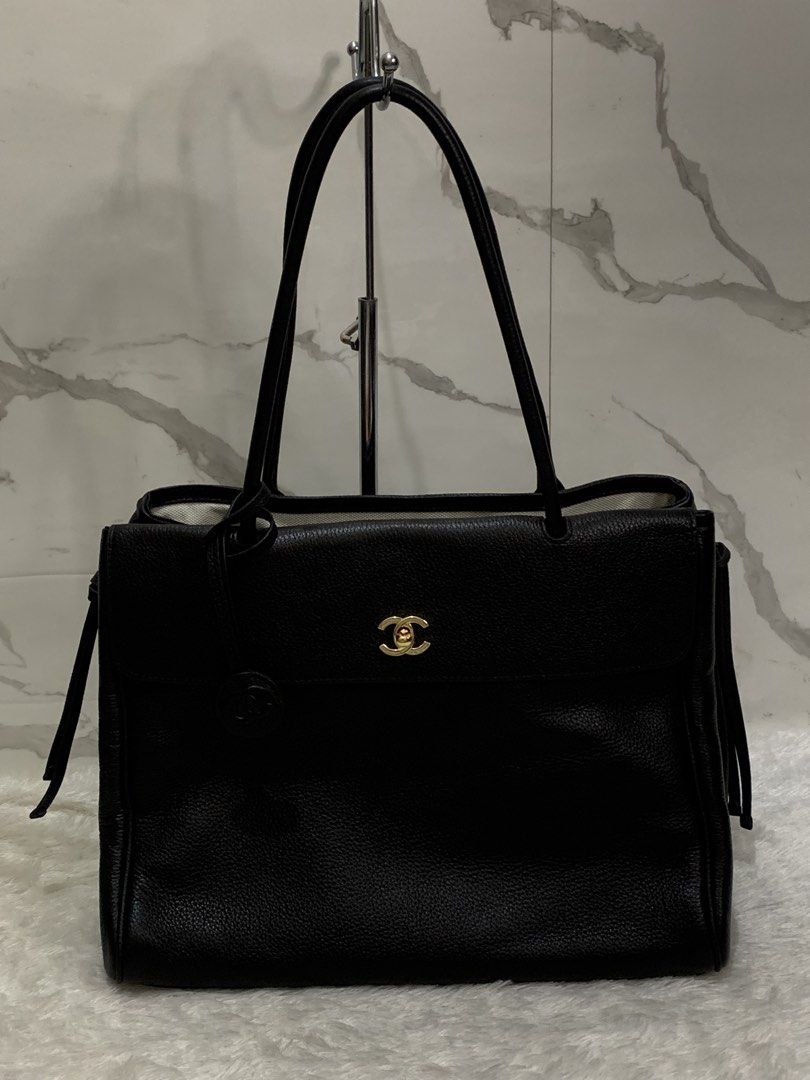 Chanel shopping bag size 38 (Kategori: Tas & Dompet Wanita) berada di Jakarta Selatan. Dikirim oleh lila.id (ID iklan 1448213985, Gambar 1). Deskripsi: .