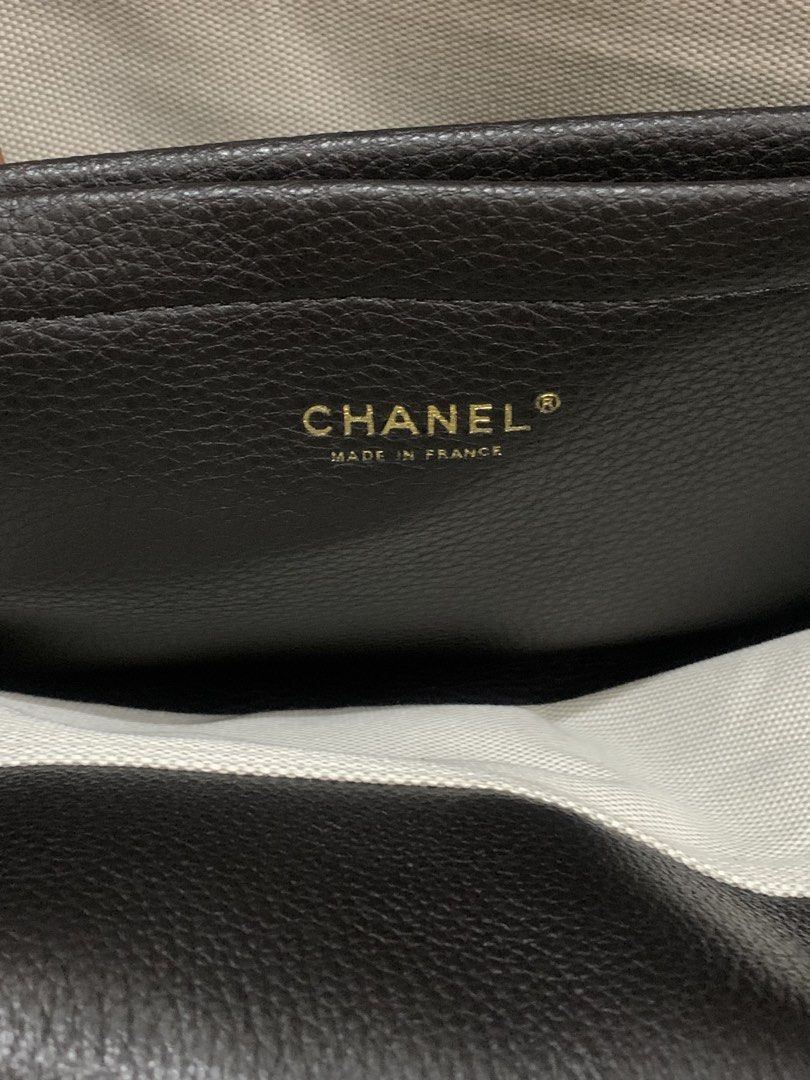 Chanel shopping bag size 38 (Kategori: Tas & Dompet Wanita) berada di Jakarta Selatan. Dikirim oleh lila.id (ID iklan 1448213985, Gambar 2). Deskripsi: .