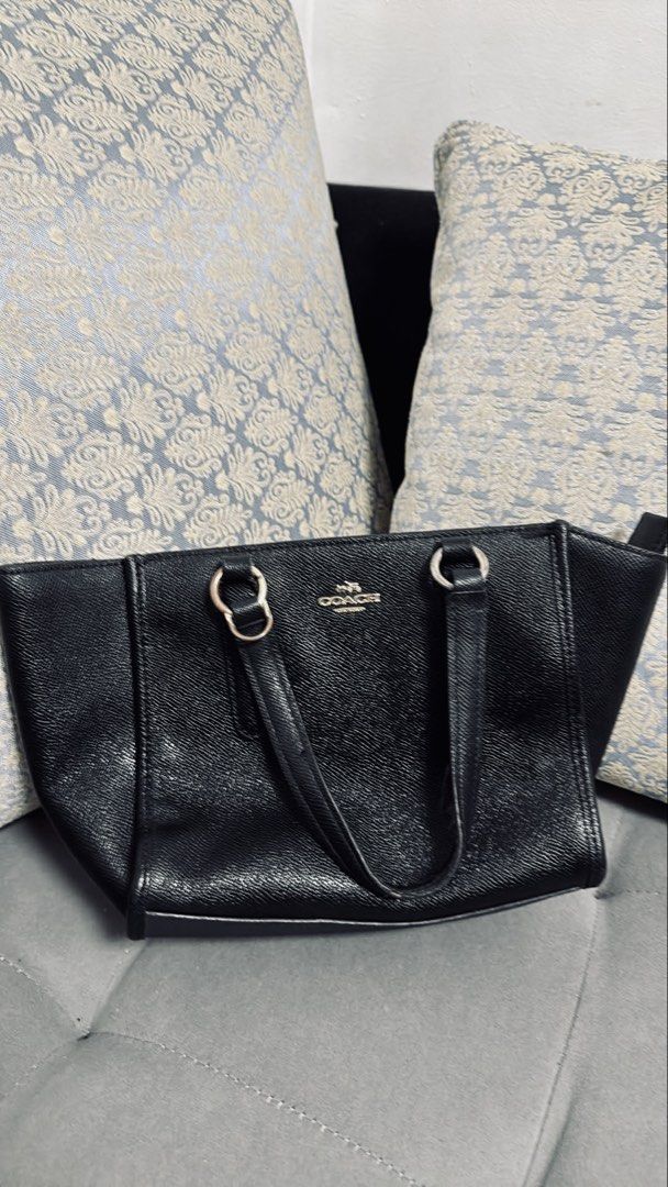 Coach Black Pebbled Leather Tote Bag (Category: Luxury Bags & Wallets) located in Tarlac. Submitted by via_banana (Listing ID 1448269504, Image 1). Description: - Classic black Coach tote bag - Genuine pebbled leather exterior - Two comfortable top handles - Prominent Coach logo on the front - Ample interior space for essentials - Ideal for everyday use or work.