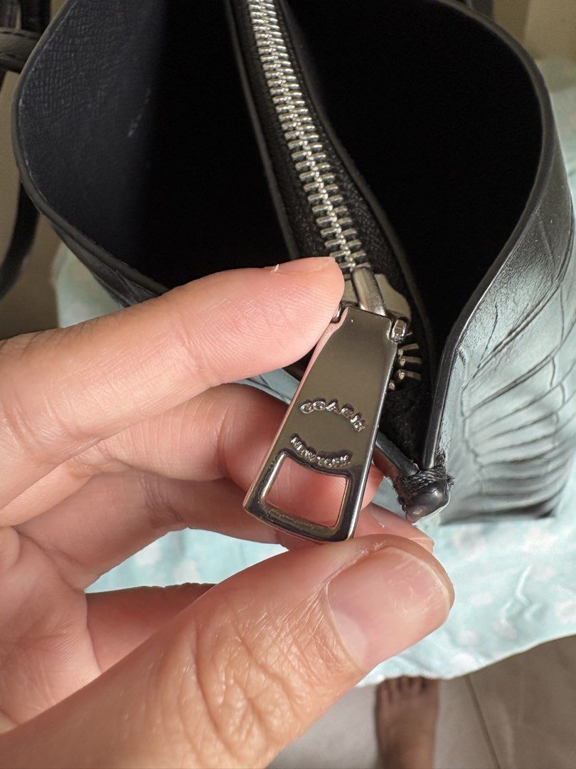 Coach Mollie 34 (Large) (Category: Luxury Bags & Wallets) located in Bacolod City. Submitted by cmb23 (Listing ID 1448097508, Image 3). Description: Original Coach Mollie 34 bag. Bought from US Like new condition RFS: too big for me. .