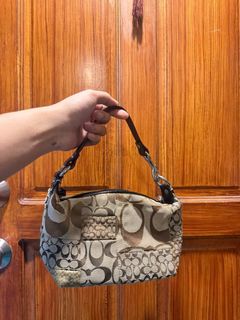 (Category: ) located in . Submitted by preloved.nicole (Listing ID 1448211890, Image 1). Description: .