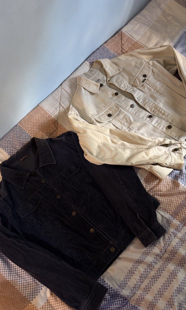 combo jacket (Category: Coats, Jackets and Outerwear) located in Batu Pahat. Submitted by urdreamstuff_store2 (Listing ID 1448257612, Image 2). Description: -dapat dua” -both kain keras -no stain all good -condition 9/10 both -pit 21/labuh25.